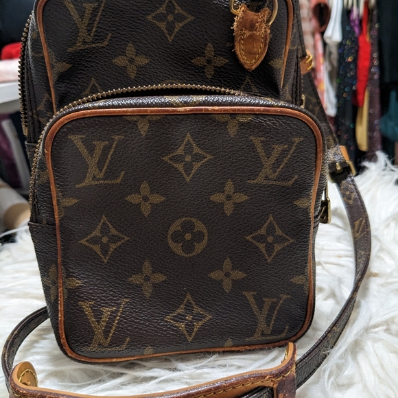 Louis Vuitton Amazone crossbody - Picture 2 of 7
